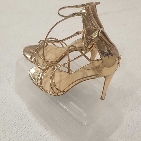 Heels - Picture 2 of 3